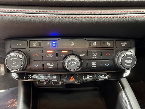 Used 2023 Dodge Durango GT AWD/4WD image 31