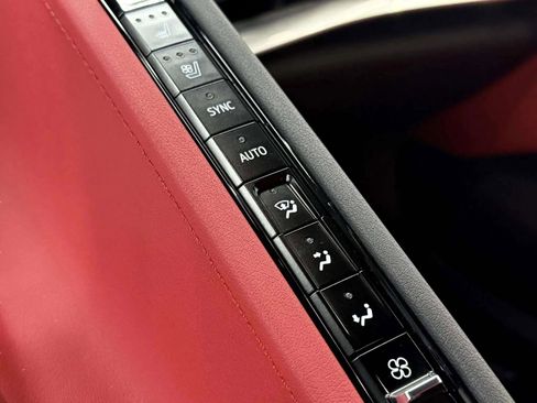 Used 2025 Chevrolet Corvette Stingray Preferred Cpe w/ 2LT image 20