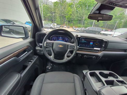 Used 2025 Chevrolet Silverado 1500 LT RWD image 30