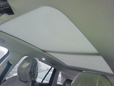 New 2026 Volkswagen Tiguan SE image 17