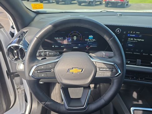 Certified 2025 Chevrolet Equinox LT AWD/4WD image 17