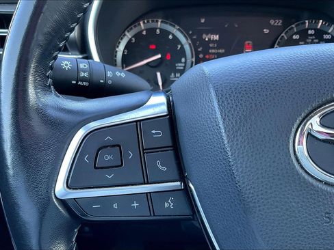 Used 2020 Toyota Highlander XLE image 17