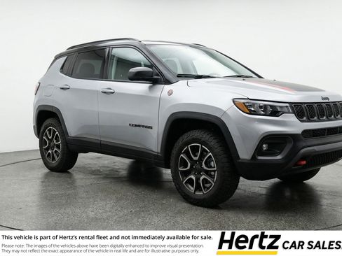 Used 2025 Jeep Compass Trailhawk AWD/4WD image 1
