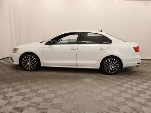 Used 2016 Volkswagen Jetta Sport image 2