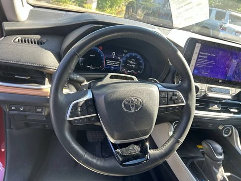 Used 2024 Toyota Grand Highlander AWD image 22