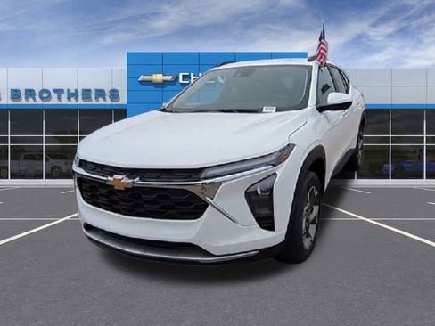 New 2025 Chevrolet Trax LT w/ Driver Confidence Package image 4