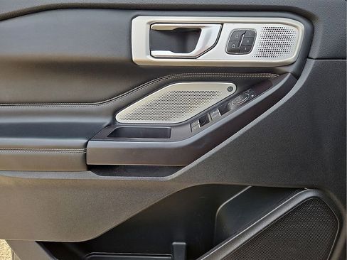 Used 2020 Ford Explorer ST w/ Premium Technology Package image 21