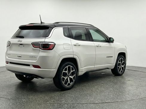 Used 2025 Jeep Compass Limited AWD/4WD image 9