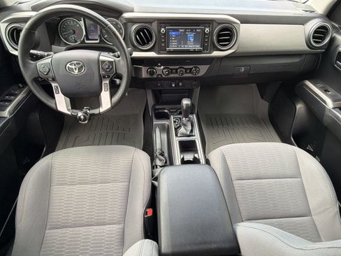 Used 2019 Toyota Tacoma SR5 AWD/4WD image 17