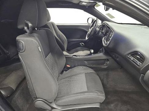 Used 2016 Dodge Challenger R/T image 19