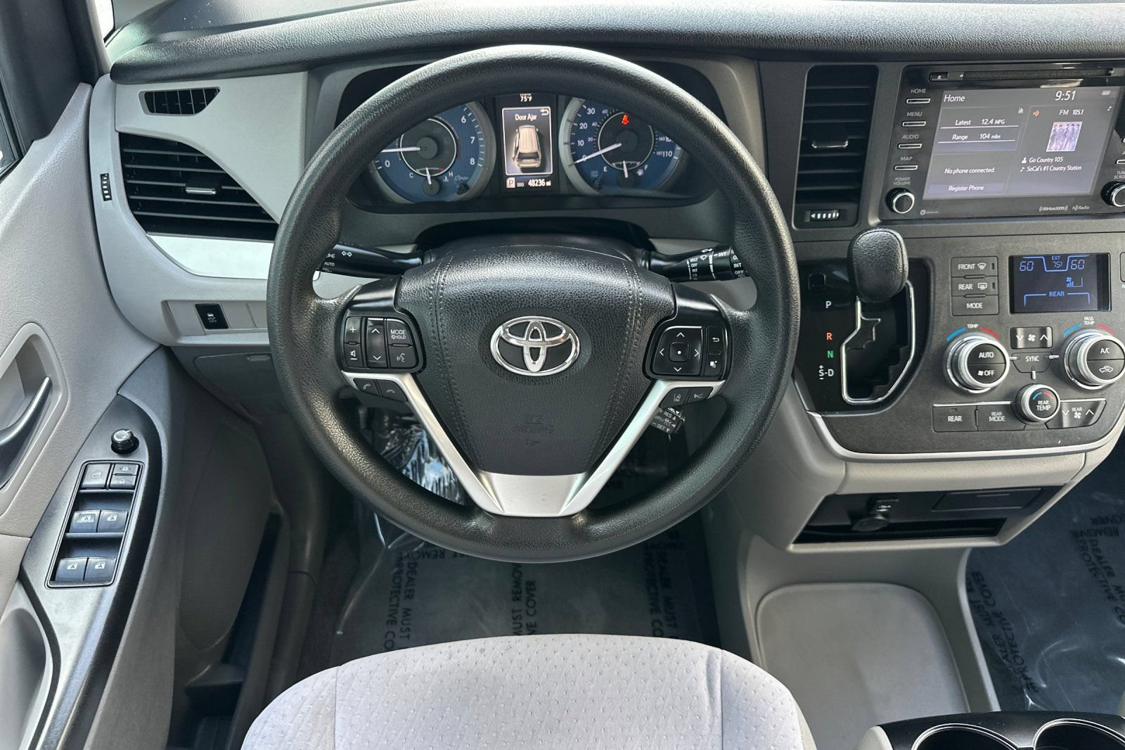 Used 2020 Toyota Sienna LE w/ Carpet Mat Package FWD image 15