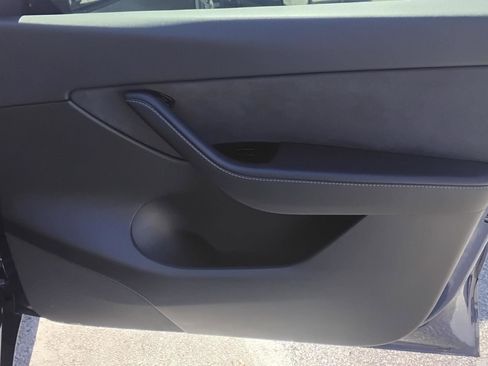 Used 2021 Tesla Model Y Long Range image 24