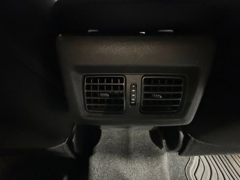 Used 2018 Toyota Camry XLE image 32