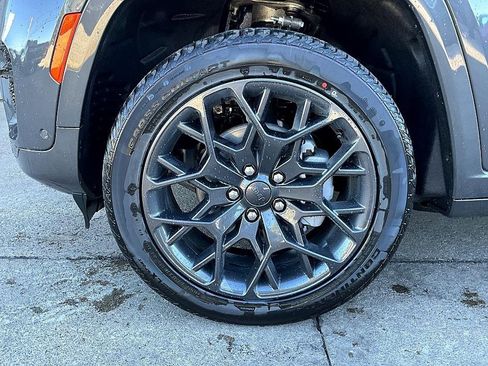 New 2025 Jeep Grand Cherokee Summit image 11