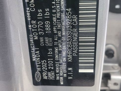 Used 2025 Hyundai Venue SEL FWD image 7