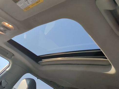 Used 2022 Toyota Highlander XLE image 16