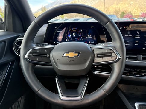 Used 2025 Chevrolet Equinox LT w/ Convenience Package II image 28