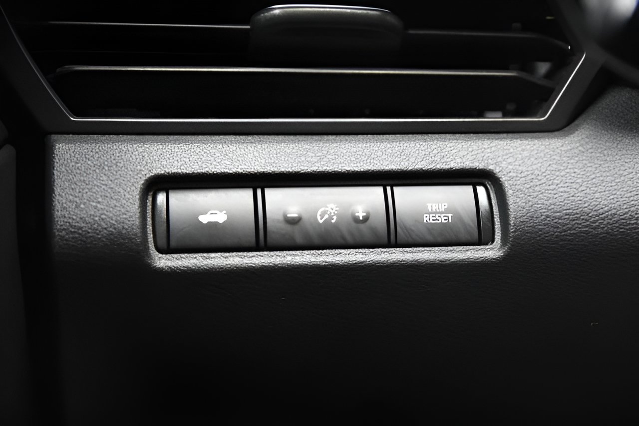 Used 2024 Nissan Altima 2.5 SV FWD image 16