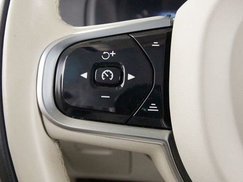Certified 2025 Volvo XC90 B5 Plus w/ Protection Package Premier AWD/4WD image 17
