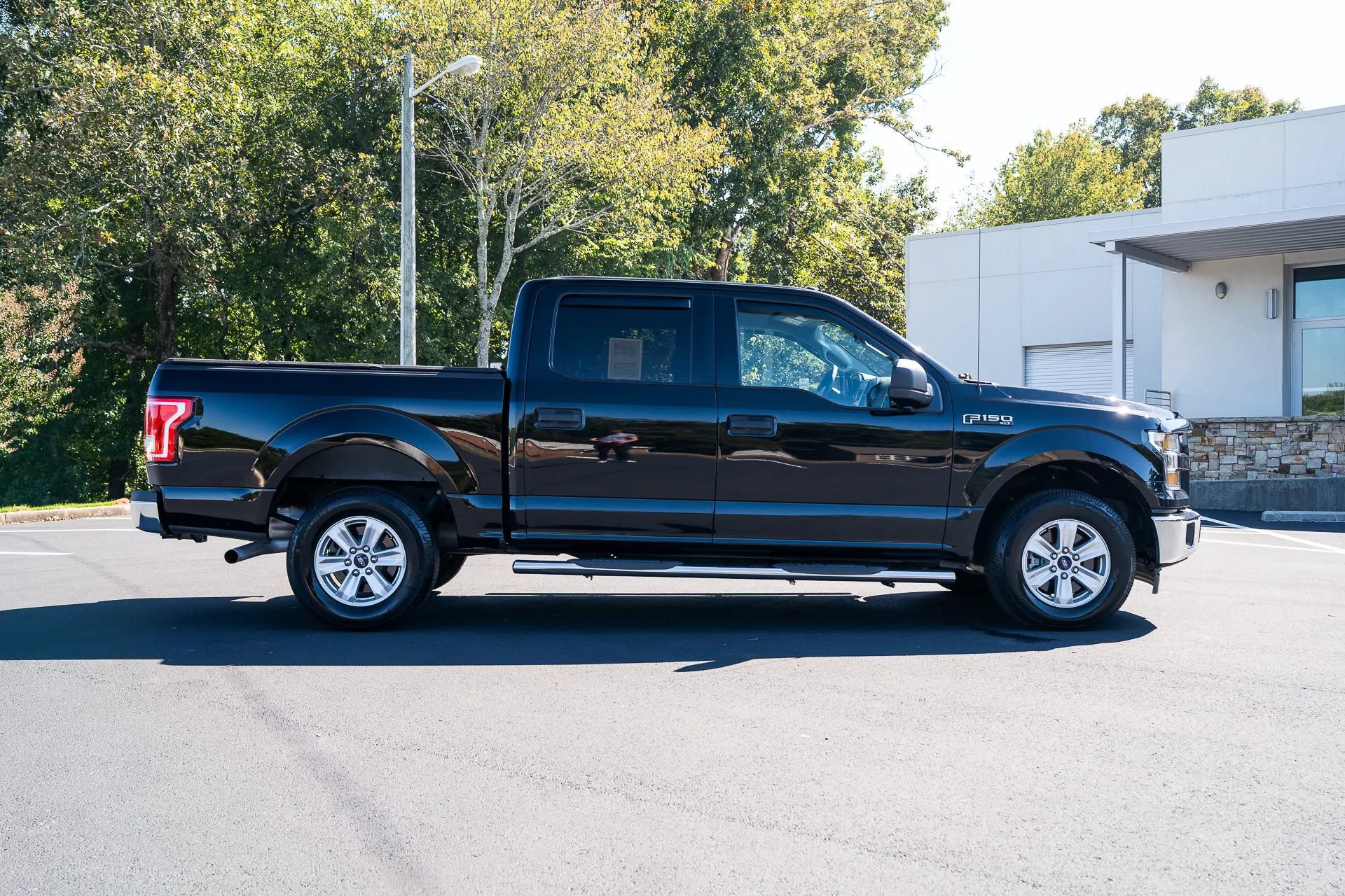 Used 2017 Ford F150 XLT RWD image 10