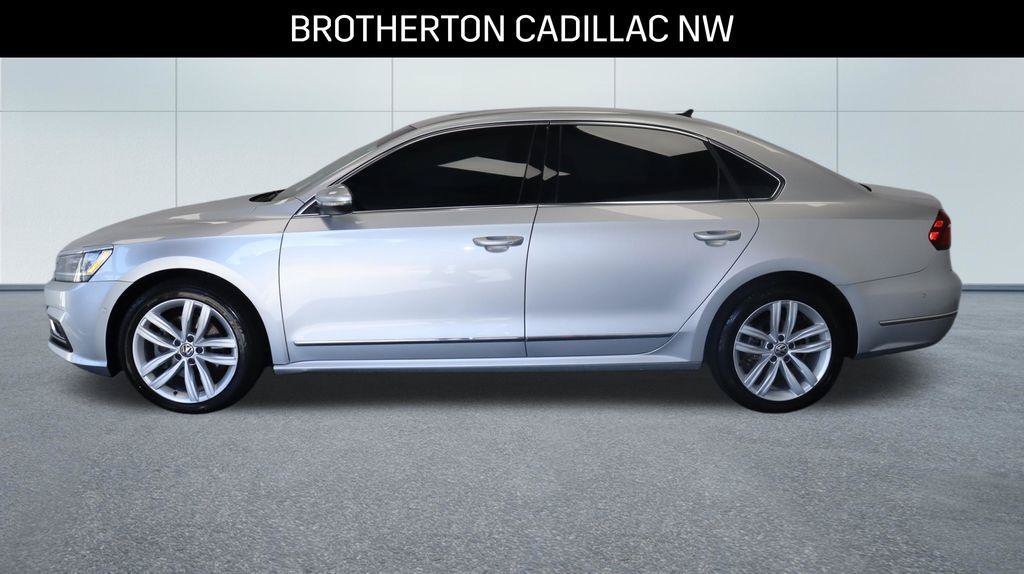 Used 2018 Volkswagen Passat 2.0T SEL Premium FWD image 2