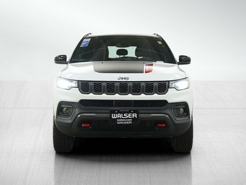 Used 2025 Jeep Compass Trailhawk AWD/4WD image 9