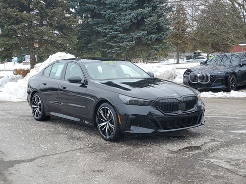 Used 2025 BMW 530i xDrive w/ M Sport Package image 4
