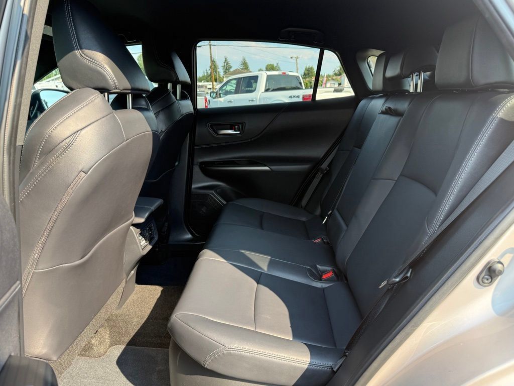 Used 2024 Toyota Venza XLE AWD/4WD image 11
