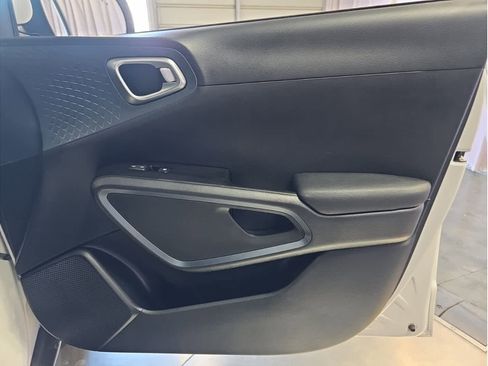 Used 2025 Kia Soul EX image 17