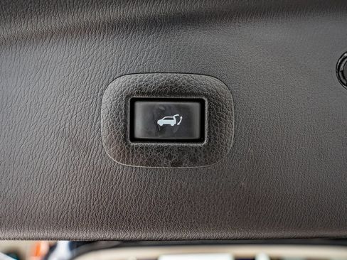 Used 2017 INFINITI QX80 4WD w/ Driver Assistance Package image 42