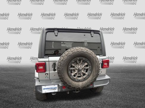 Used 2018 Jeep Wrangler Unlimited Sahara image 9