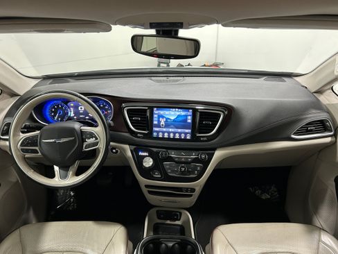 Used 2019 Chrysler Pacifica Limited FWD image 17
