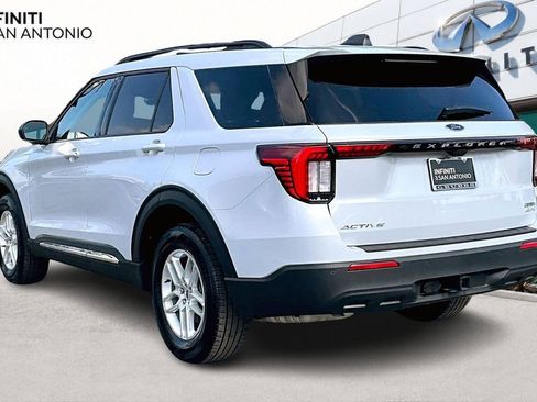 Used 2025 Ford Explorer Active AWD/4WD image 16