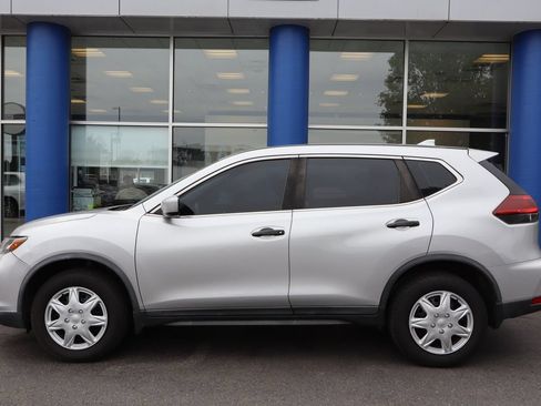 Used 2018 Nissan Rogue S AWD/4WD image 2