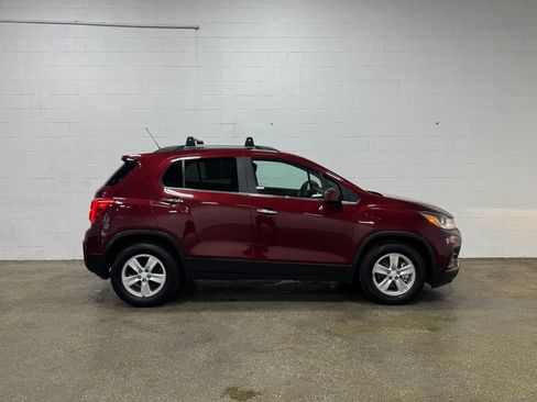 Used 2017 Chevrolet Trax LT w/ Sun & Sound Package FWD image 2