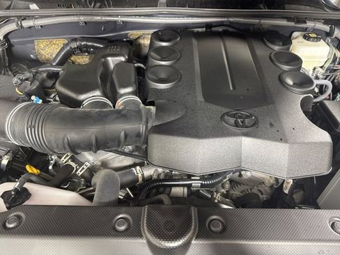 Used 2024 Toyota 4Runner TRD Off-Road Premium image 9