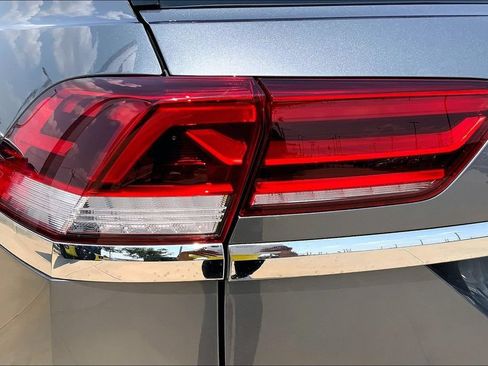 Certified 2023 Volkswagen Atlas Cross Sport SE w/ Panoramic Sunroof Package AWD/4WD image 29