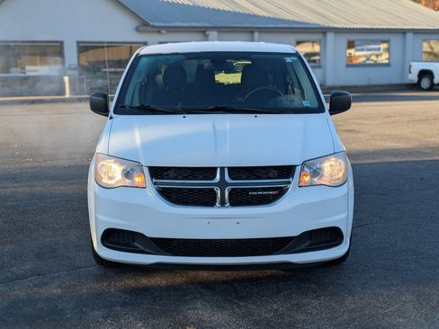 Used 2019 Dodge Grand Caravan SE w/ UConnect Hands-Free Group image 13