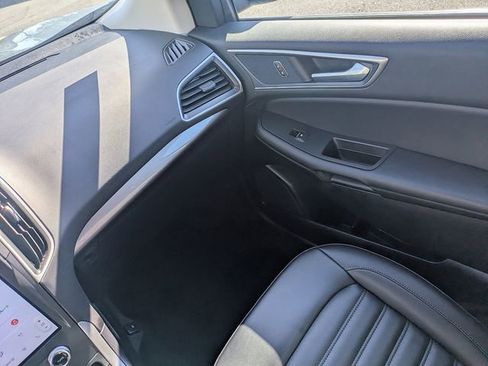 Used 2024 Ford Edge SEL w/ Convenience Package image 17