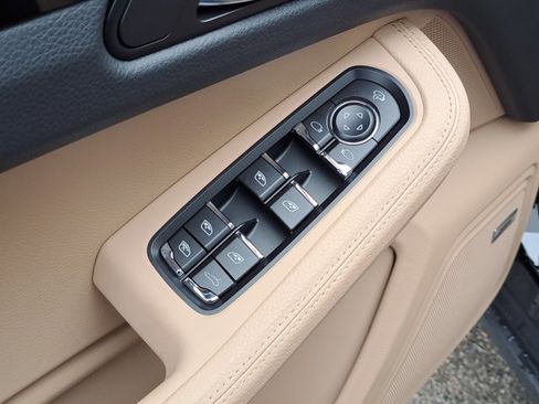Used 2026 Porsche Macan AWD/4WD image 25