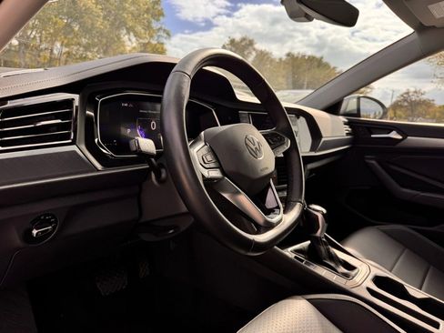 Used 2024 Volkswagen Jetta SE image 13