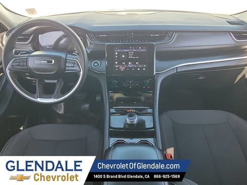 Used 2023 Jeep Grand Cherokee Laredo AWD/4WD image 21