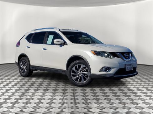 Used 2016 Nissan Rogue SL w/ SL Premium Package image 2