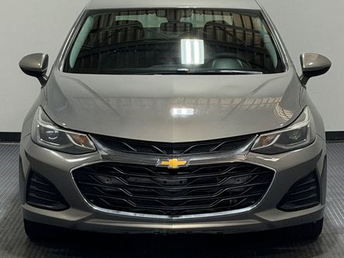 Used 2019 Chevrolet Cruze LT FWD image 3
