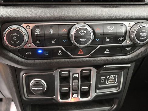 Used 2024 Jeep Wrangler Unlimited w/ Convenience Group AWD/4WD image 30