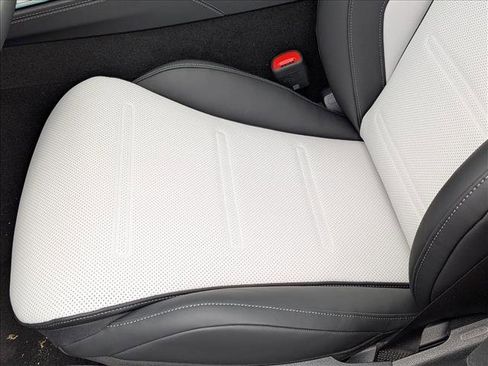 New 2026 Mercedes-Benz E 53 AMG e 4MATIC Sedan image 4