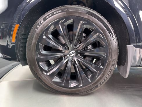Used 2021 Bentley Bentayga w/ First Edition Specification AWD/4WD image 4