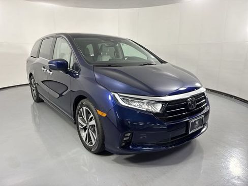 Used 2024 Honda Odyssey Touring image 3