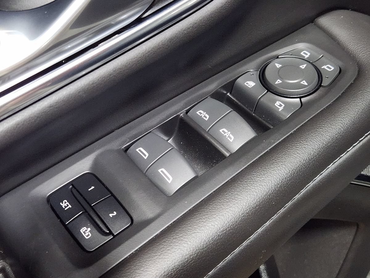 Used 2022 Chevrolet Tahoe LT w/ Luxury Package AWD/4WD image 42