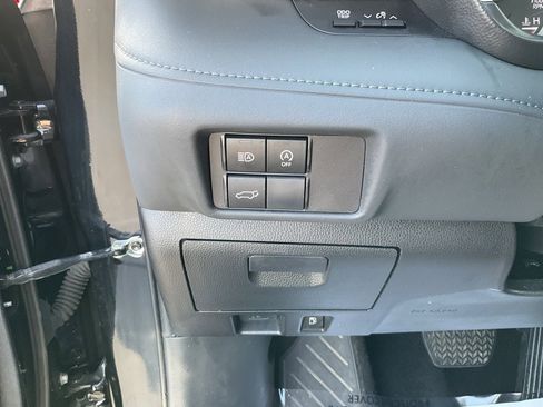 Used 2023 Toyota Highlander XLE image 7